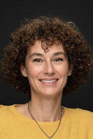 Müdrike Coşansu as (Gönül Esen Seslendirmesi) in Biz Bir Aileyiz 1985