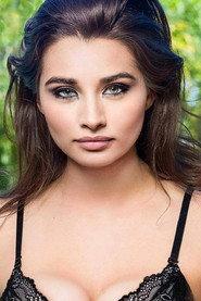 Claudia Funk as Tanya in How to Be a Hitman