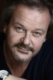 Olivier Mag as Jean-Pierre in En famille : Le mariage de l'ex 2016