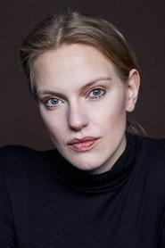 Julia Brand as Model in Suddenly Love 2019