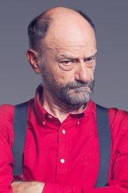 Javier Cansado as Evaristo in Un mundo salvaje 2019