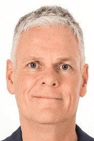 Joep van Deudekom as Verteller in Scrooge Live 2021 2021