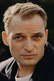 Georg Bütow as Stefano in Das Leben ist kein Kindergarten 2020