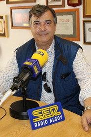 Gabi Pareja as Presentador in The Enigma of the Croquette Boy 2004