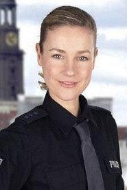 Rhea Harder as Heidi in Flashback 2000