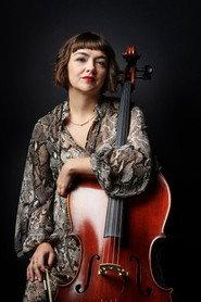 Neyla Pekarek as herself in The Lumineers au Zenith de Paris 2019 2019