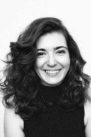 Merve Bozcu as Simay in Plaza 2020