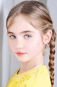 Bella Padden as Charlotte in Space Girls 2018