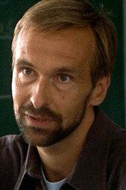 Jens Brygmann as Hartmann, bankdirektør in Catch That Girl 2002