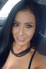 Chikalu Brasil as Chica Table Dance in Una madre pura... y otra pura madre 2017