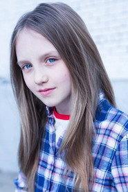 Willow McCarthy as Lisa Spencer in The Girl Who Got Away 2021