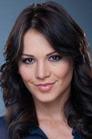 Luz Casillas as Claudia in Amigos distantes 2014