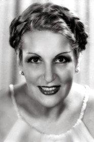 Rosa Catá as in La juventud manda 1943