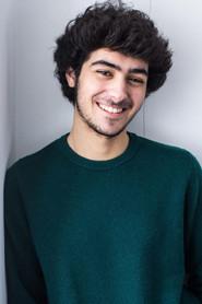 Mateo Serrano as Dani in Estamos llegando 2022