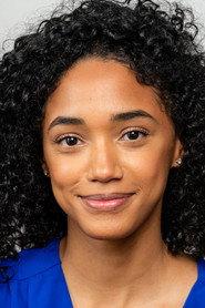 Lia Cubilete as Robin in Christmas in Chicago