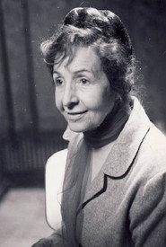 Silvia Dumitrescu-Timica as Anna, la moglie di Giovanni in Odessa in Flames 1942