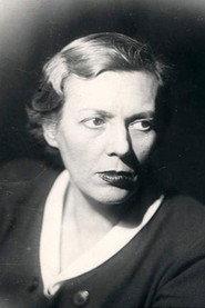 Natalya Glan as Vivian Mend, typist in Miss Mend 1926