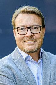 Prince Constantijn of the Netherlands as Self in Beatrix met hart en ziel 2014