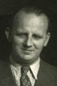 László Cserépy as Narrátor in Kelet felé 1940