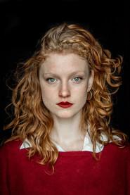 Anne-Laure Vandeputte as Ines in Klette 2022