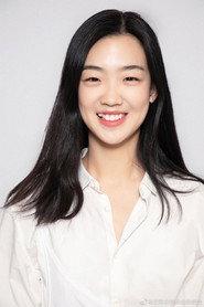 Wang Qing as Young Zhu Zhu in Sunny Sisters 2021