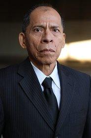 Pedro Lopez as Roberto in Culebra 2010
