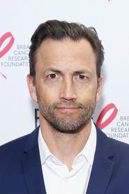 Andrew Shue as Self in Springfield's Most Wanted 1995