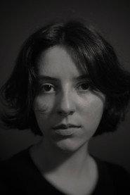 Miriam Pedrozo as Narrador in morrer à beira do rio 