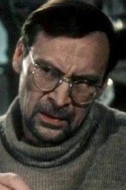 Boris Batashev as stekol'shchik in Leutenant Nekrasov's Fault 1985