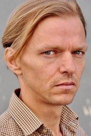 Rodolphe Blanchet as Michael in Les hommes-poissons 2017