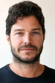 Erik Marmo as Jota in Mais uma Vez Amor 2005