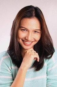 Pau Benitez as Bea in A Girl and A Guy 2021