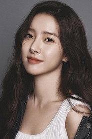 Kim So-eun as Hee-soo in The Show Must Go On 2007