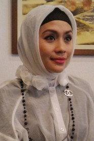 Raslina Rasidin as Bayangan Ibunda in Angel's Cry 2004