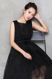 Qin Ziyue as Zhu Lin in When a Peking Family Meets Au Pair 2014