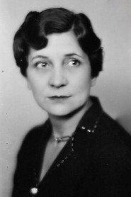 Frances Hatton as Queen's Maid in Confessions of a Queen 1925