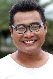 Phadej Onlahung as Somchai in Nha Harn 2019