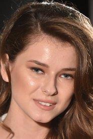 Çisem Çancı as Ceren in A Unique Life 2015