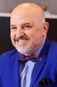 Yavuz Seçkin as Sunucu in Benden Bu Kadar 2018