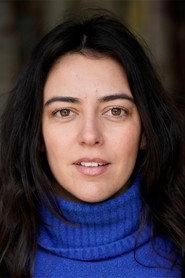 Adriana Jácome as Cora in Ich brauche euch 2020