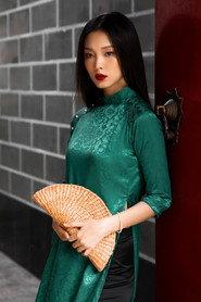 Thư Nguyễn as Cô gái mặc đầm đỏ in 00:00: Urban Strange Story