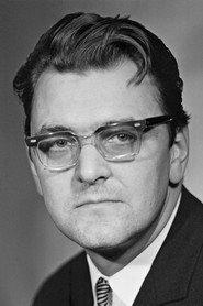 Yuriy Yakovlev as Journalist Richard Stark in Madmen's Trial 1961