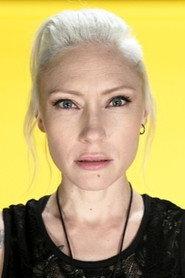 Emilia Suhonen as in Tiktak: Hei me soitetaan... oikeesti! 2004