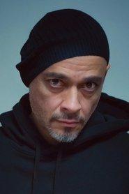 Ceza as Himself in Crossing the Bridge: The Sound of Istanbul 2005
