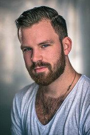 Sindre Bergfall as Christian in Complete Strangers 2020