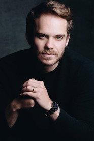 Filipe Valerim as Narrador in Bolshevik Invasion 2022