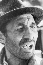 Zabit Memedov as Zarije Destanov in Black Cat, White Cat 1998