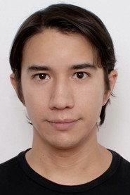 Daniel Aranzubia as Alex in Medicina Para Fantasmas 2025