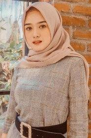 Arida Nuraini as Kikan in Video Maut 2016