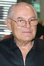 Gustavo Alatriste as Don Carlos Deblanc in Historia de una mujer escandalosa 1984
